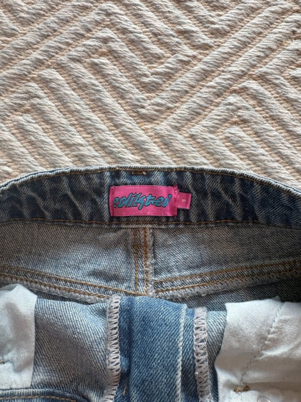 Edikted Bow Pocket Washed Denim Shorts ๐๐ค - Picture 3 of 3